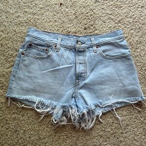 Levi’s 501 shorts size 28